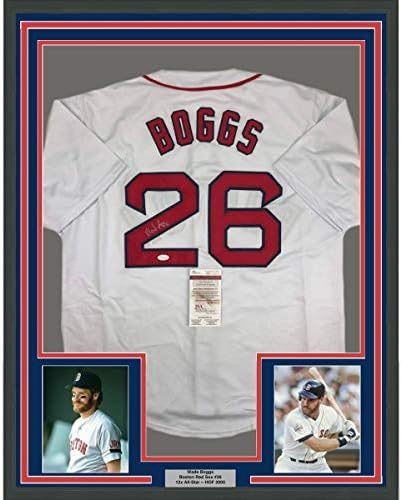 Çerçeveli İmzalı / İmzalı Wade Boggs 33x42 Boston Beyaz Beyzbol Forması JSA COA